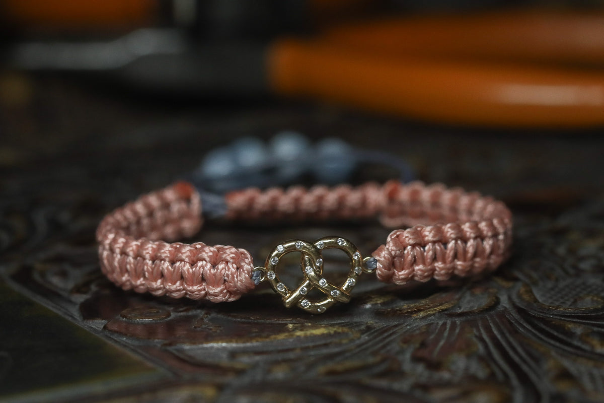 Goldene Brezel Armband – 750 Gold, Diamanten & Aquamarin | CORAZON Design