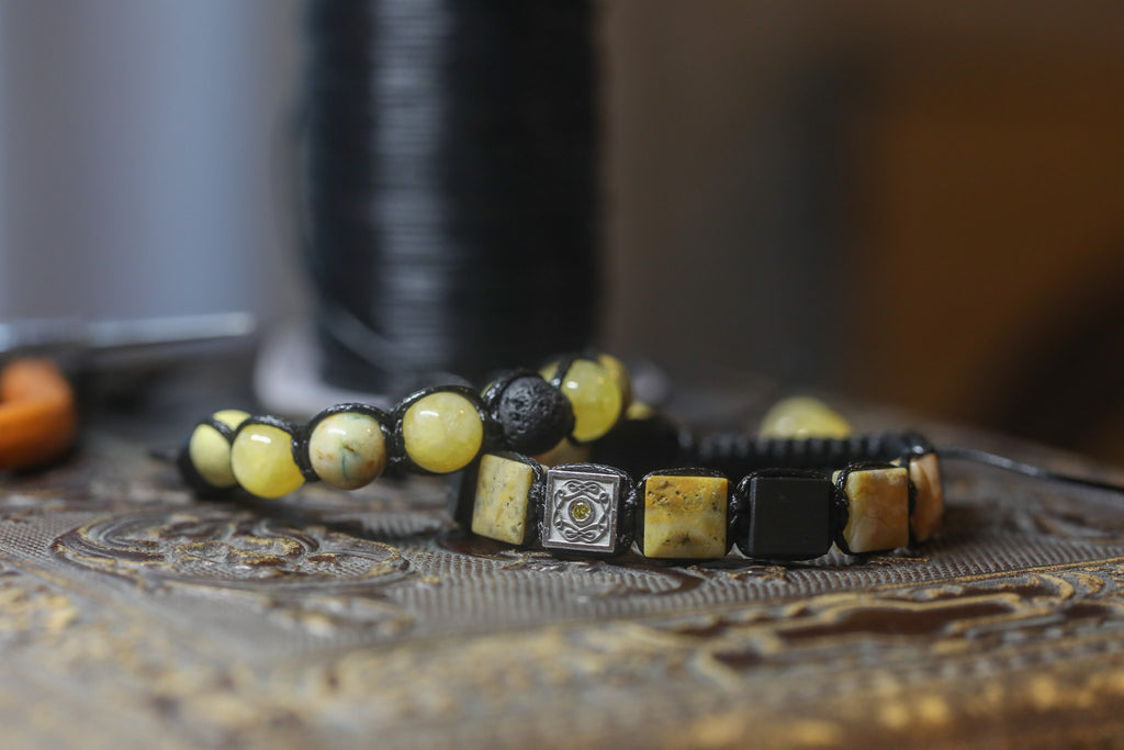 Shamballa-Armband – Onyx, Carbon, beiger Achat & Weißgold mit gelbem Diamant | CORAZON DESIGN